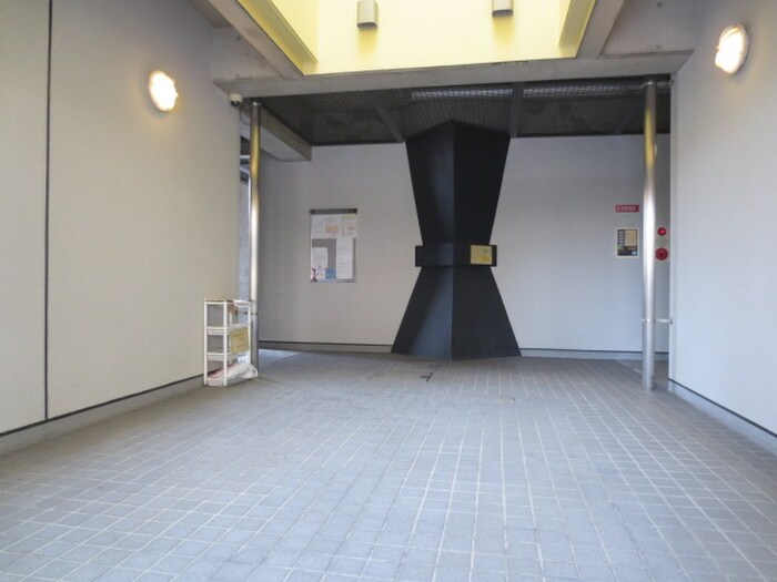 物件外観写真4　(エントランス部分)