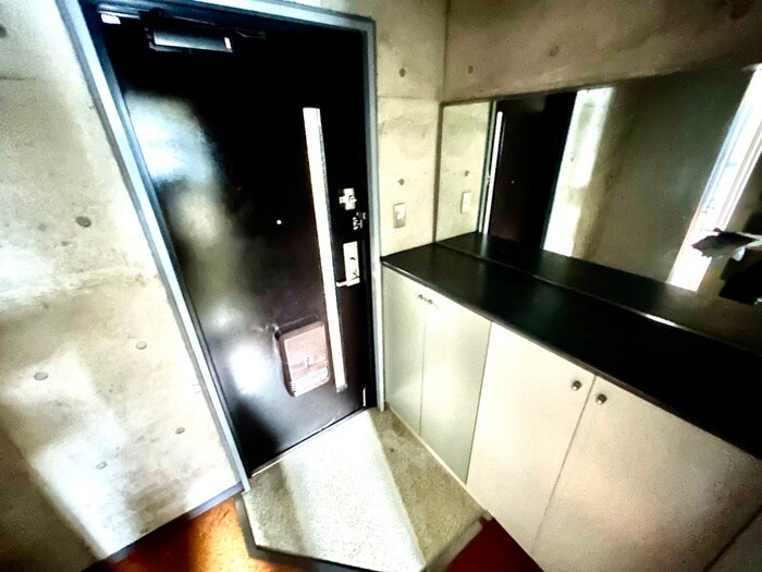 物件内観写真10　(玄関)