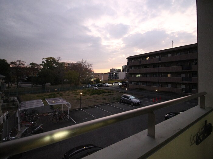 物件内観写真17　(室内からの展望)