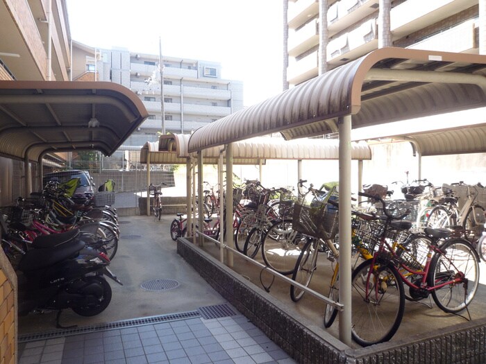 物件外観写真4　(駐輪場)