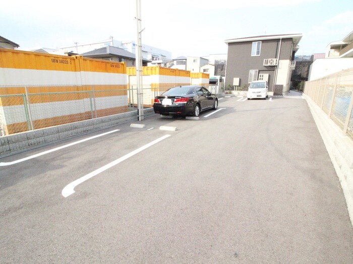 物件外観写真4　(駐車場)
