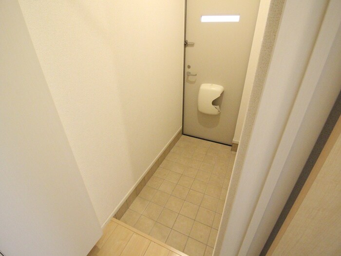 物件内観写真11　(玄関)