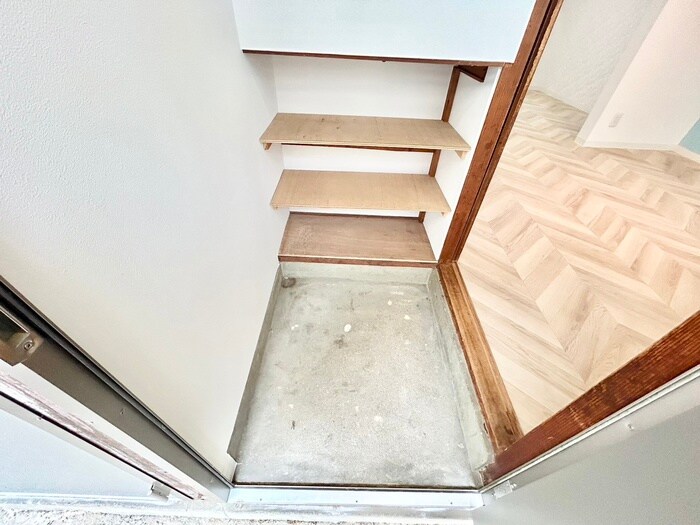 物件内観写真11　(玄関)