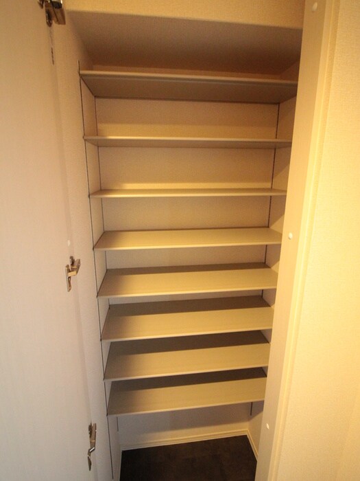 物件内観写真8　(靴箱)