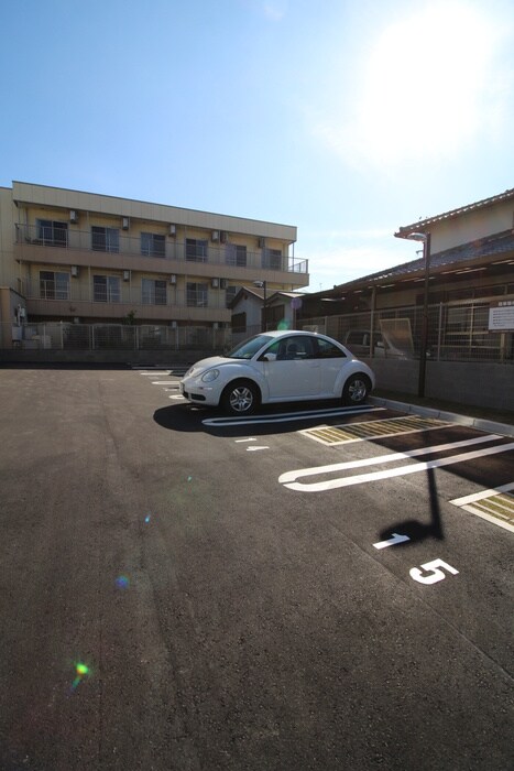 物件外観写真4　(駐車場)