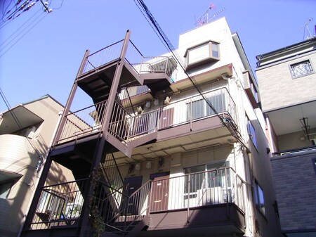 リトルブラウン外観写真