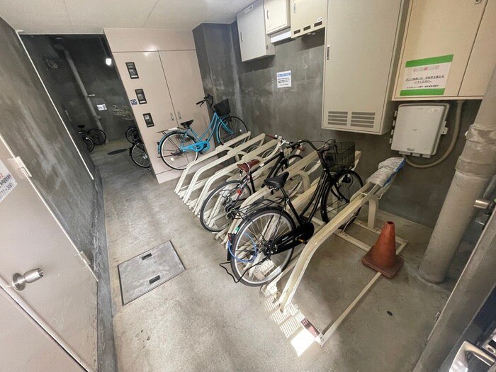物件外観写真5　(駐輪場)