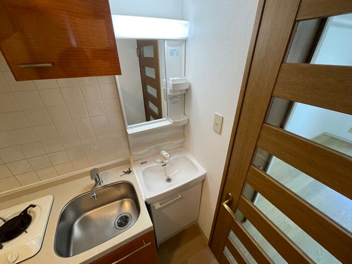 物件内観写真11　(洗面)