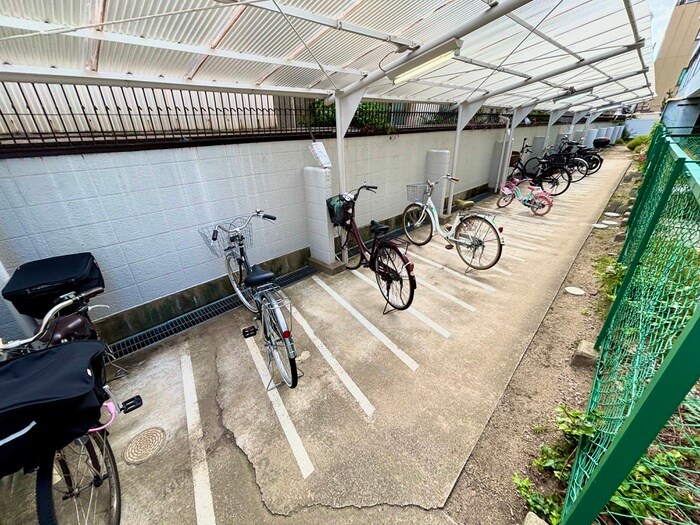 物件外観写真6　(駐輪場)