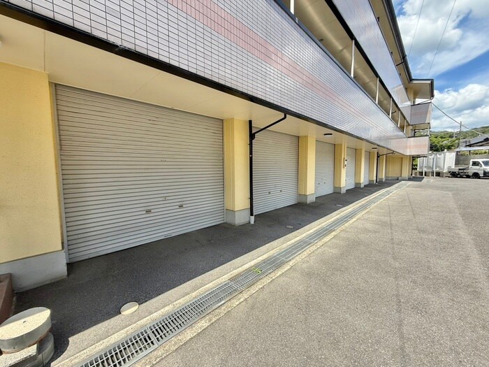 物件外観写真5　(駐車場)