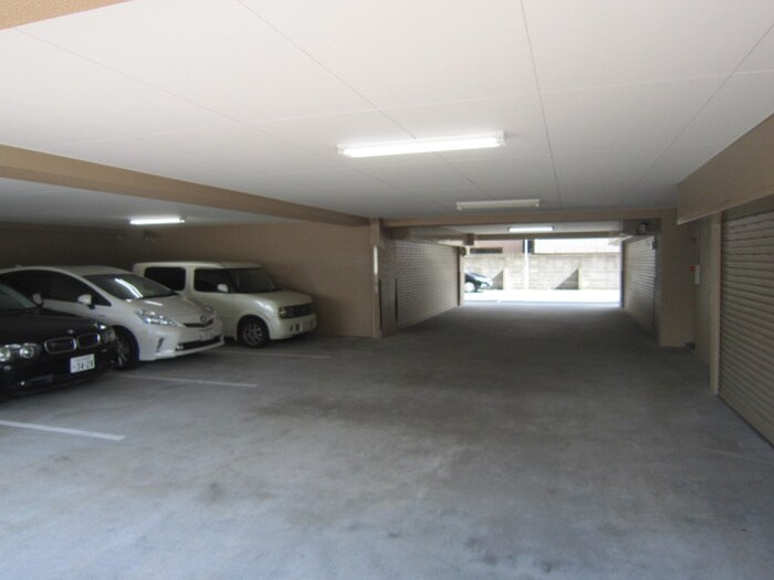 物件外観写真3　(駐車場)