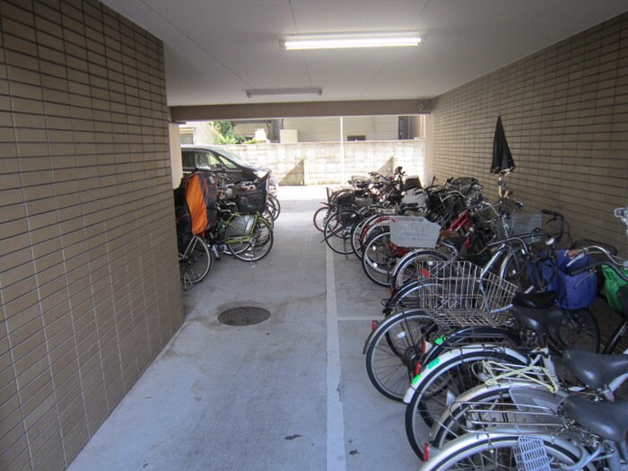 物件外観写真5　(駐輪場)