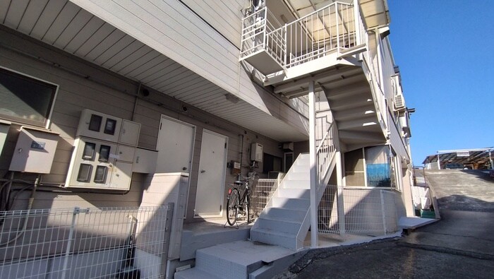 物件外観写真2　(エントランス部分)