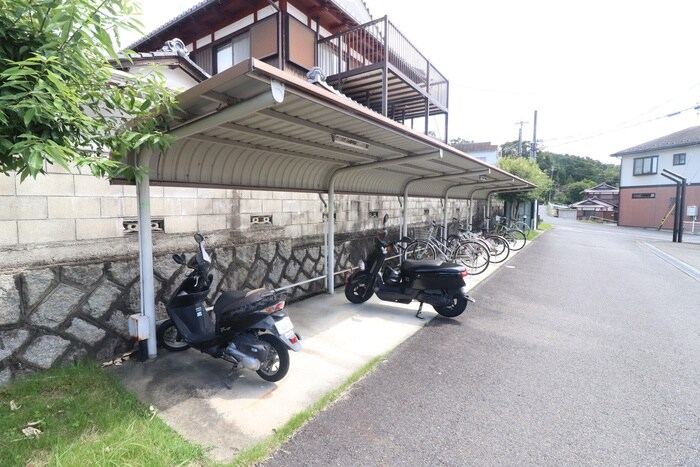 物件外観写真3　(駐輪場)