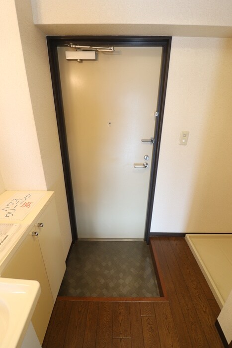 物件内観写真13　(玄関)
