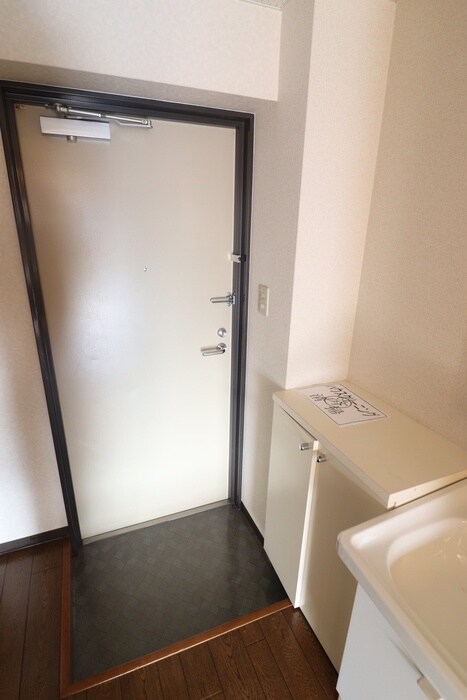 物件内観写真16　(玄関)