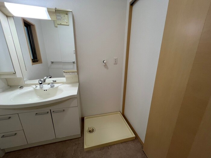 物件内観写真18　(洗濯機置場)