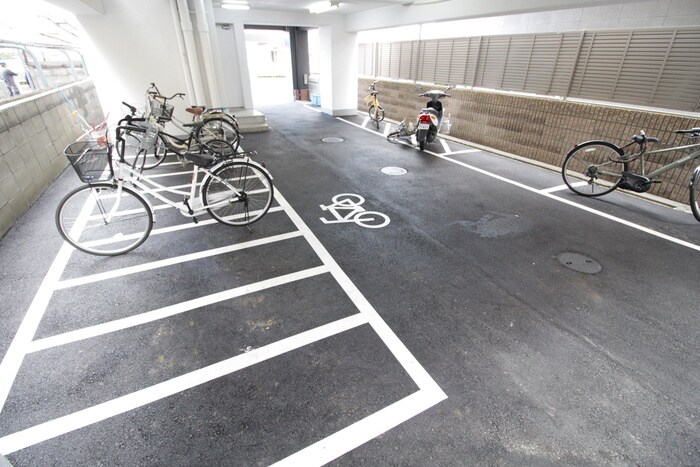 物件外観写真3　(駐輪場)