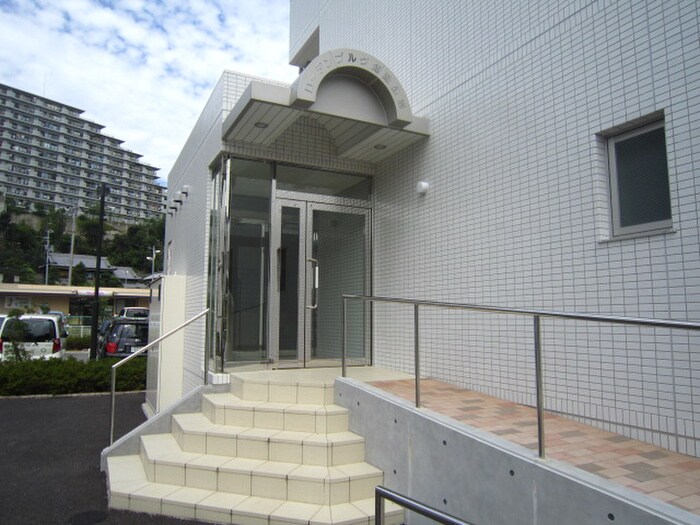 物件外観写真3　(エントランス部分)