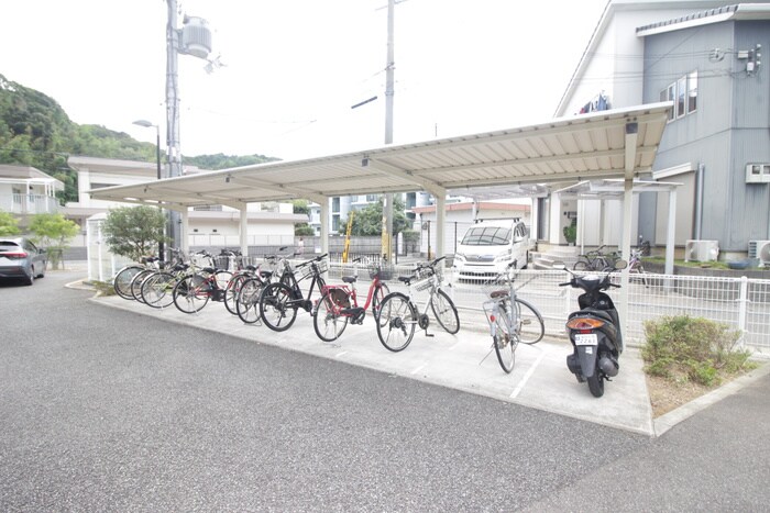 物件外観写真4　(駐輪場)