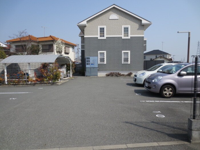 物件外観写真2　(駐車場)