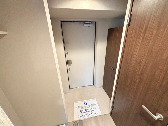 物件内観写真7　(玄関)