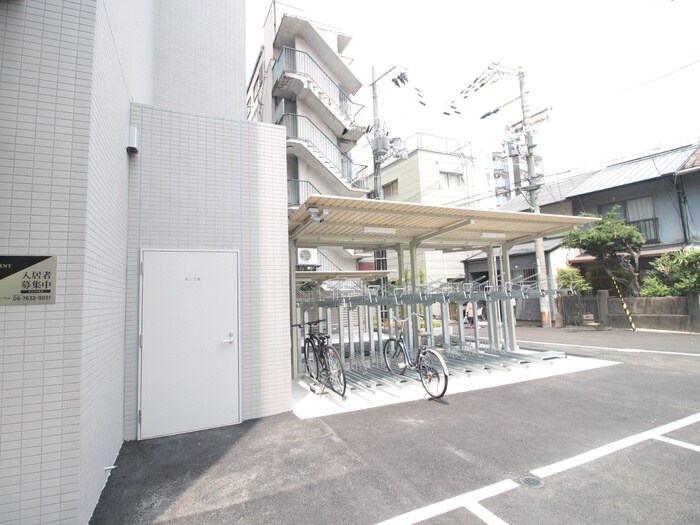 物件外観写真4　(駐輪場)