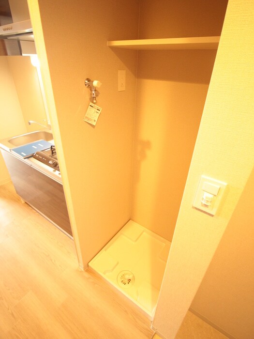 物件内観写真10　(洗濯機置場)