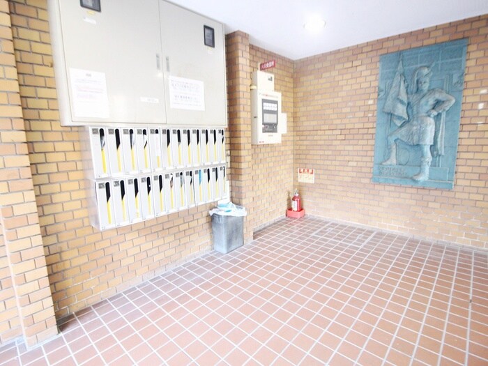 物件外観写真3　(エントランス部分)