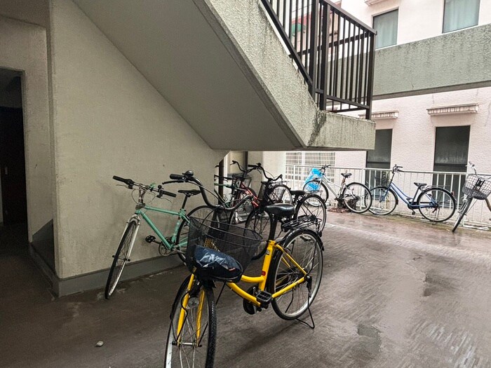 物件外観写真5　(駐輪場)