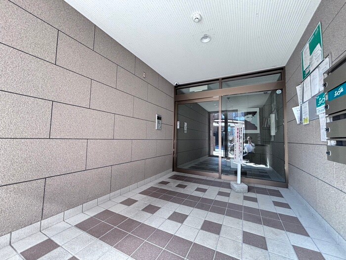 物件外観写真2　(エントランス部分)