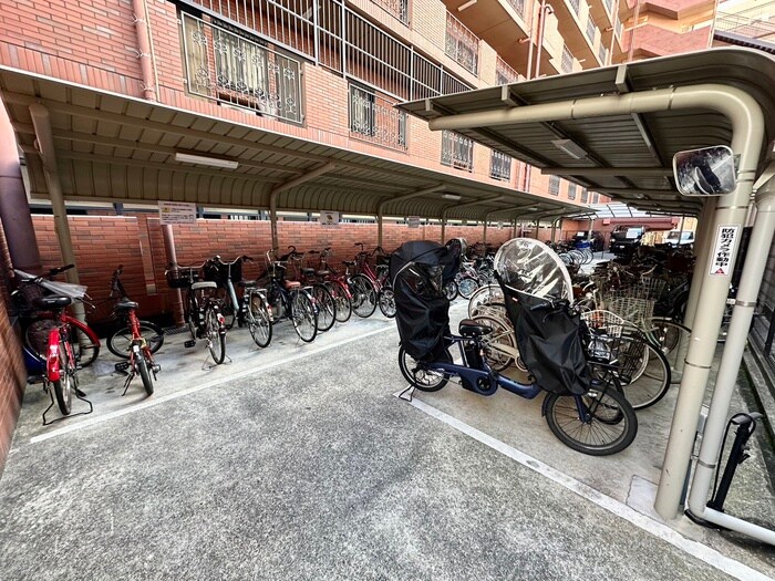 物件外観写真3　(駐輪場)