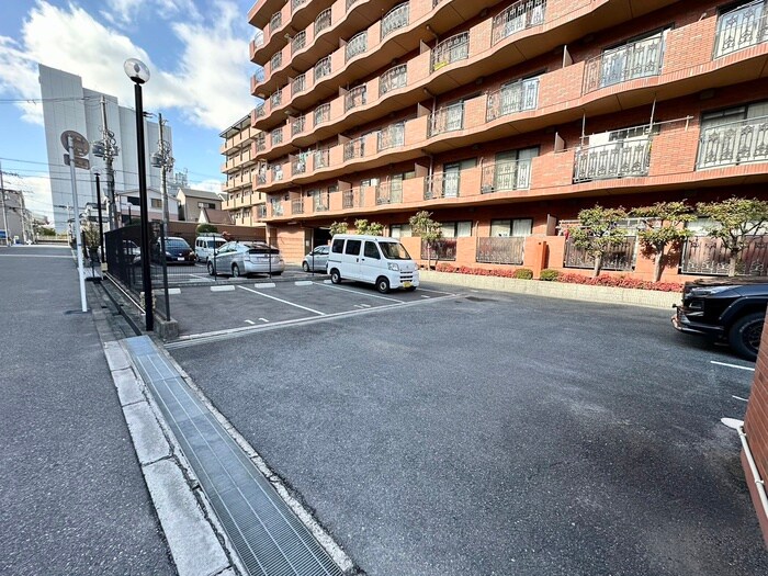 物件外観写真4　(駐車場)