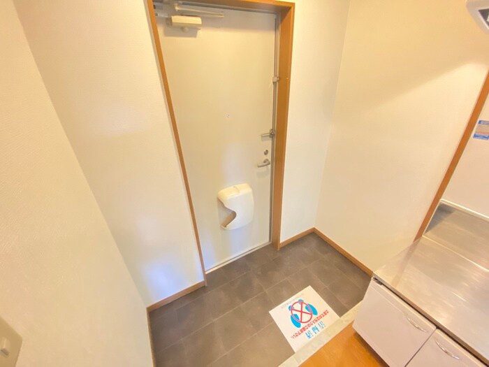物件内観写真18　(玄関)
