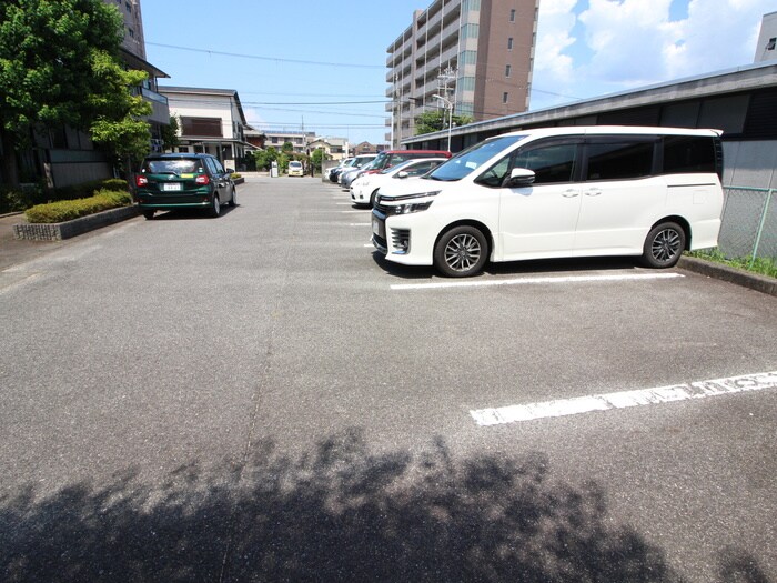 物件外観写真2　(駐車場)