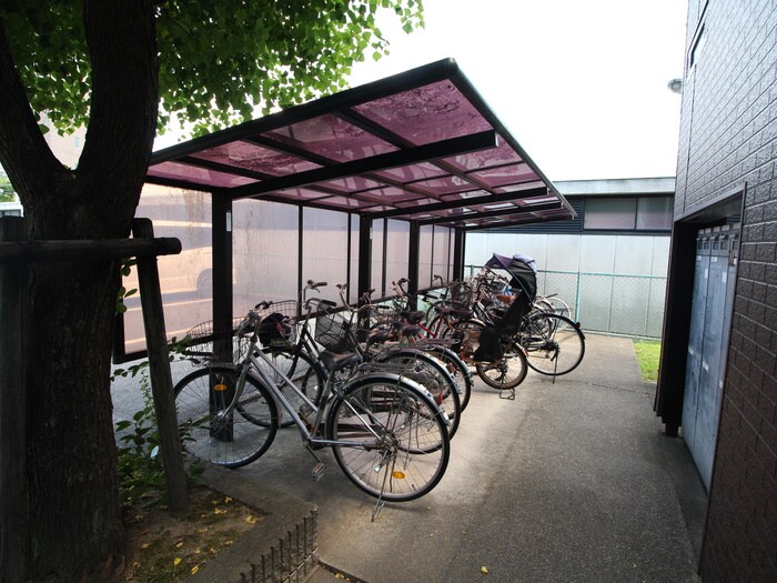 物件外観写真3　(駐輪場)