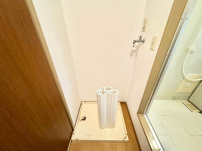 物件内観写真18　(洗濯機置場)