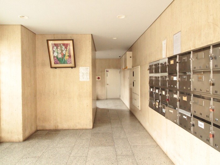 物件外観写真5　(エントランス部分)