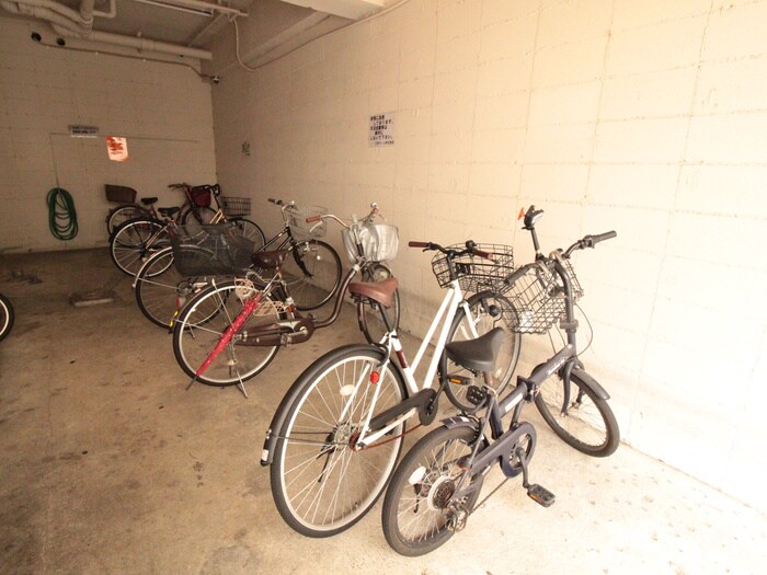 物件外観写真6　(駐輪場)