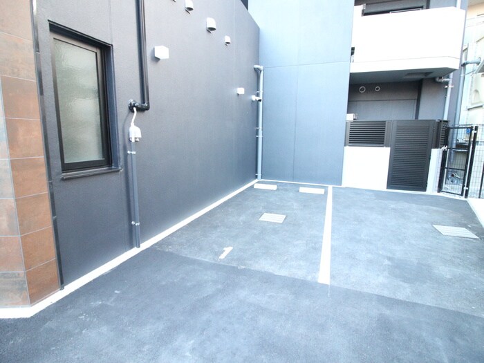 物件外観写真6　(駐車場)