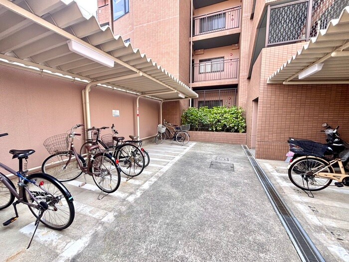 物件外観写真2　(駐輪場)