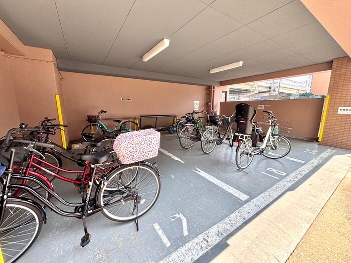 物件外観写真3　(駐輪場)