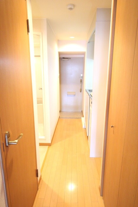 物件内観写真4　(玄関)