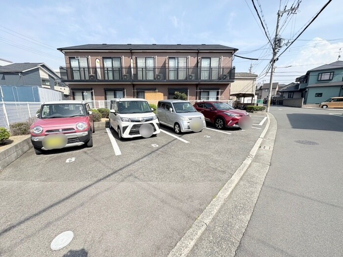物件外観写真4　(駐車場)