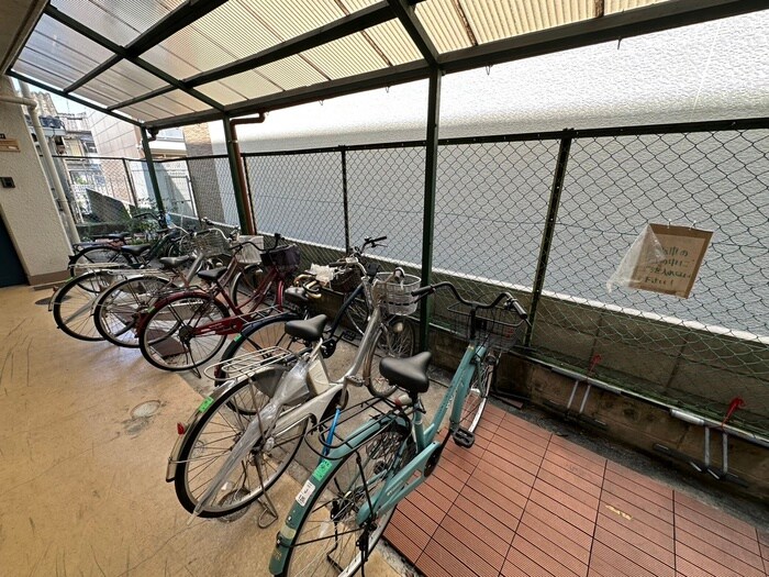 物件外観写真5　(駐輪場)