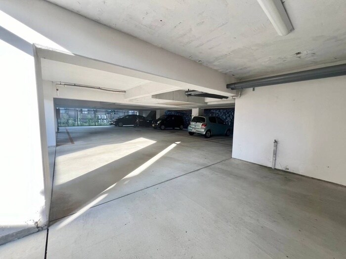 物件外観写真4　(駐車場)