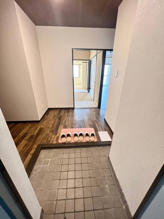 物件内観写真17　(玄関)