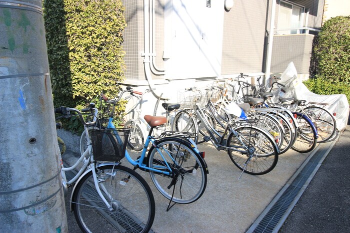 物件外観写真5　(駐輪場)