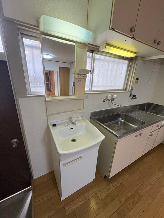 物件内観写真8　(洗面)