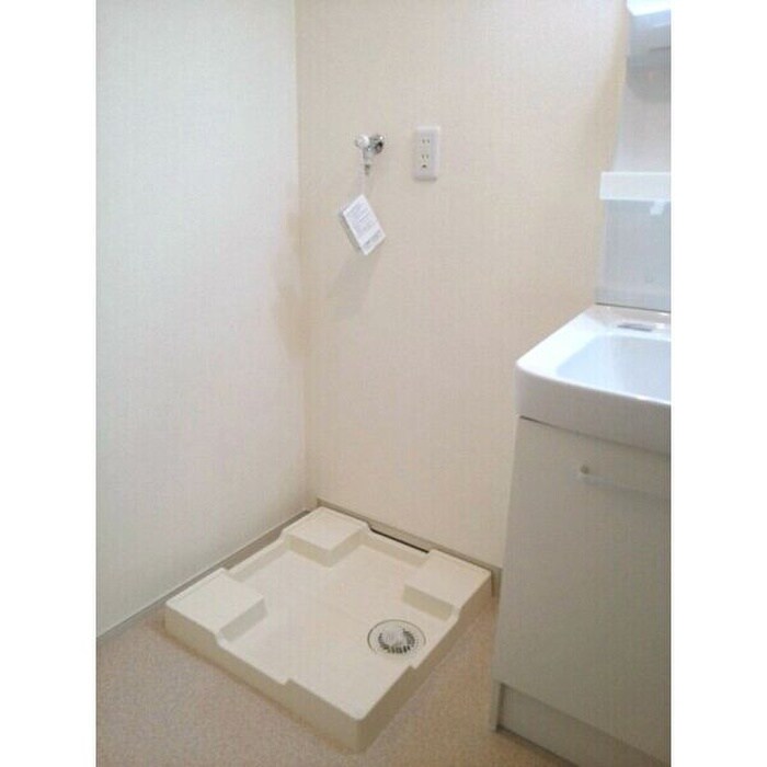 物件内観写真11　(洗濯機置場)